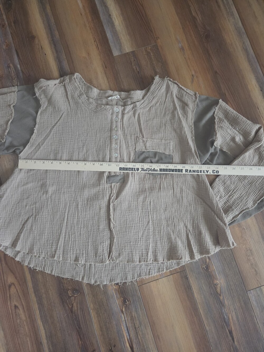 POL Women's Casual Button-Front Top with Contrast Accents Size L By POL - Picture 4 of 6